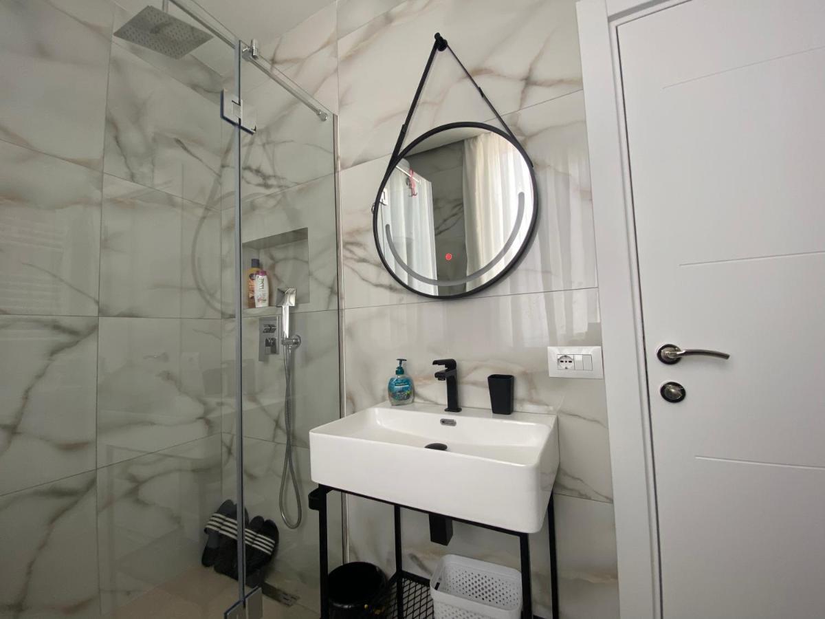 Newly Renovated Apartment Tirana Bagian luar foto